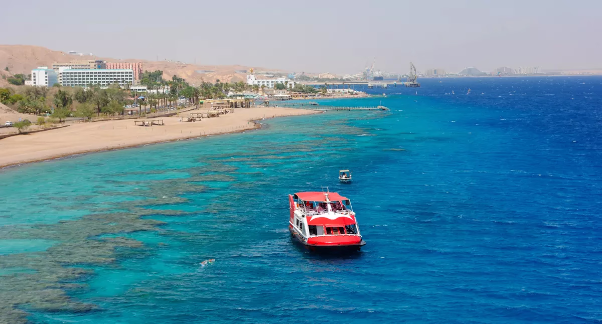 Glass bottom boat - Image 1